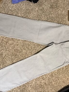 Abercrombie & Fitch High Rise Straight Jeans - Light Gray